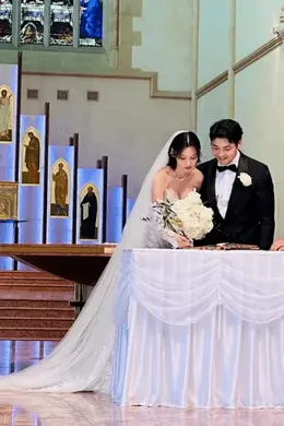 恭喜!香港知名女星补办婚礼!老公是TVB前男星,不介意做继父