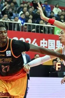 篮球丨CBA常规赛:江苏肯帝亚不敌深圳马可波罗