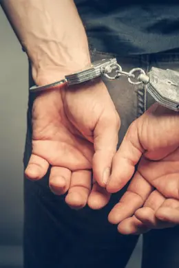 广东陆丰籍男子贩卖毒品被执行枪决!多次向同案人贩卖冰毒
