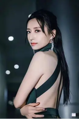 TVB视后担任台庆司仪,没剧拍仍感恩公司,拒回应曾志伟离巢传闻