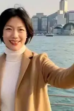 TVB综艺人气王被爆出轨人夫后续,“Hello Kiss”男主角拒绝采访,助手霸气阻拦