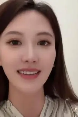 主持人李丹曝:《给阿嬷的情书》南枝饰演者李思潼,没有签约任何公司,网上签约传闻都是假的