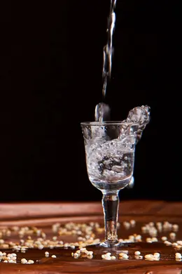 白酒寒冬来袭:销售额骤降,经销商直呼“砍到脚脖子”