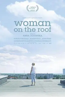 屋顶上的女人
