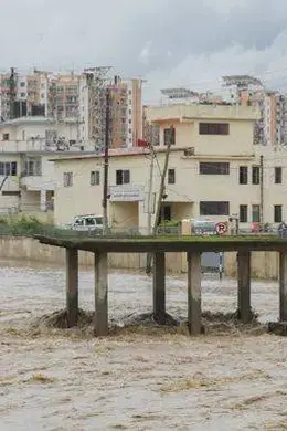 22小时内50人死亡!航班全部中断!中国驻尼泊尔使馆发布提醒