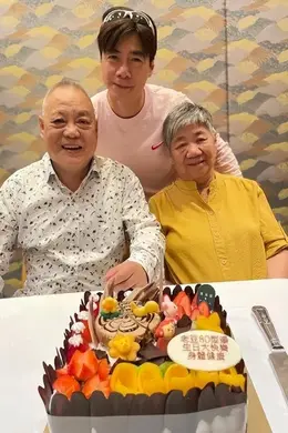 《爱回家》"刘德华"全家福曝光,共用一张脸,右耳缺陷不阻追梦