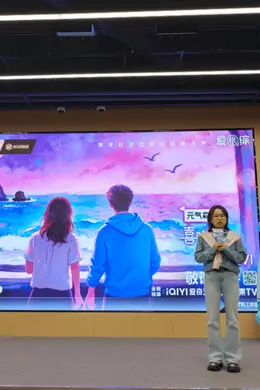 《喜欢你我也是6》曝录制幕后 何浩楠磕糖激动摔眼镜